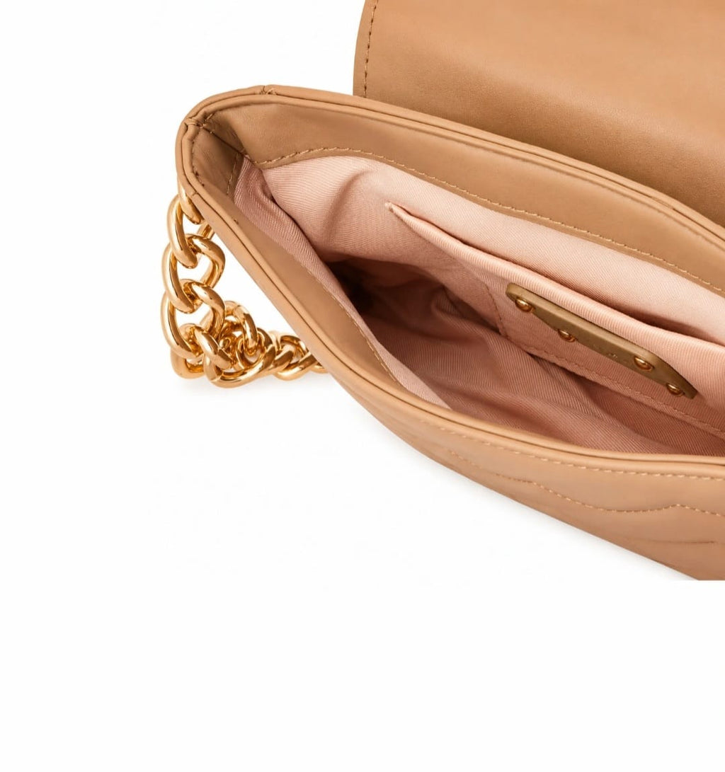 Dejavu Quilted Chain Crossbody Bag – Beige